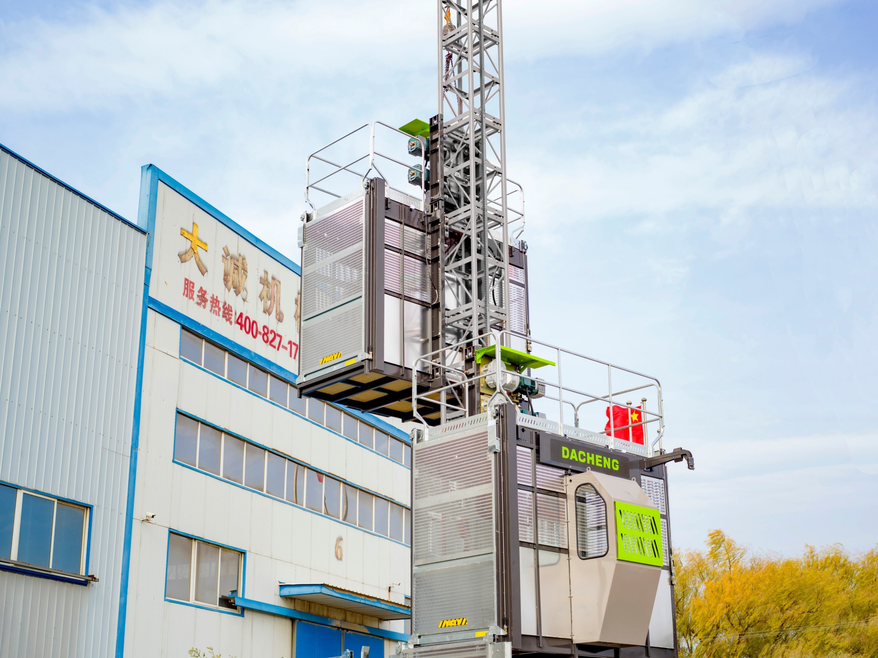 施工升降機承包單位和監理單位應履行哪些職責？